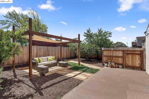 2350 109, Oakland CA  94603-4115 exterior