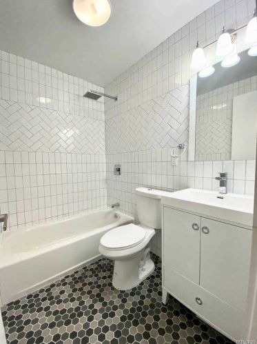 91-40 80th St, Jamaica, NY 11421-1135