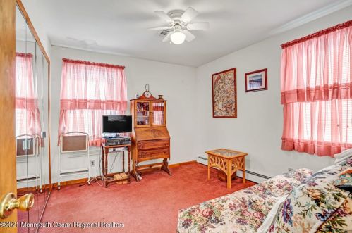 124 Woodland Dr, Bricktown NJ  08723-7433 exterior