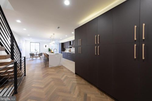 2037 Locust St, Philadelphia PA  19103-5613 exterior