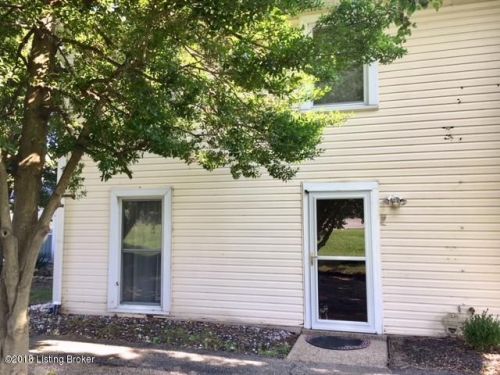 3908 Charteroaks Dr, Louisville, KY 40241-2069