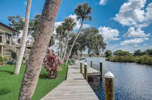 427 Palm Ave, Ormond Beach, FL 32174-3312