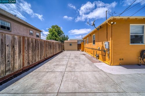 9003 B St, Oakland CA 94603-1435 exterior