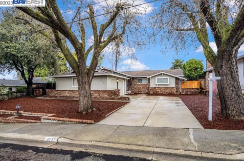 4237 Ridge Dr, West Pittsburg CA  94565-6033 exterior