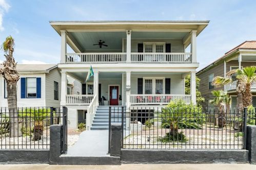 1016 Broadway St, Galveston, TX 77550-6257