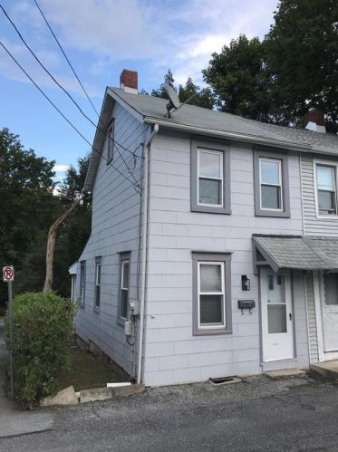 221 Milton St, Catasauqua, PA 18032-1822