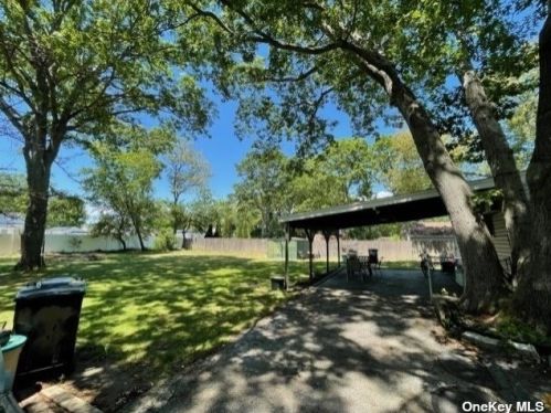 1055 Celia St, West Islip, NY 11795-2532