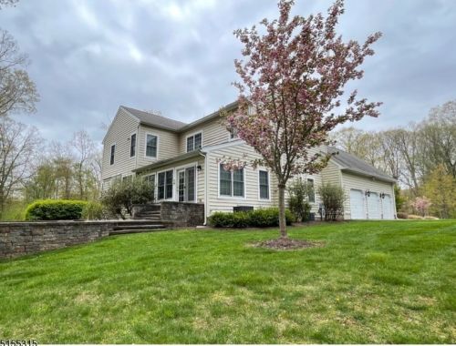 2 Sovereign Dr, Roxbury Township, NJ 07836-0229