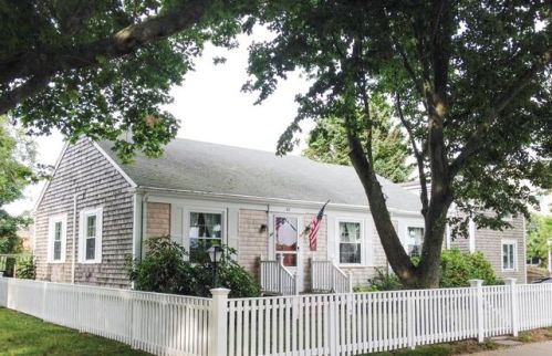 47 Robinson Rd, Marthas Vineyard, MA 02539-7522