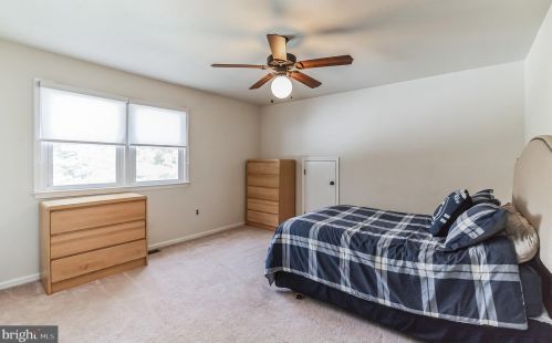 907 Quincy Dr, Yardley PA  19067-2902 exterior