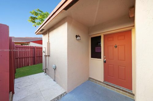 10021 16th St, Hollywood, FL 33025-3604