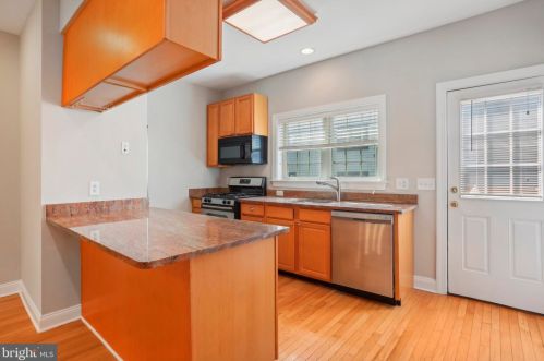 2534 Christian St, Philadelphia, PA 19146-2314
