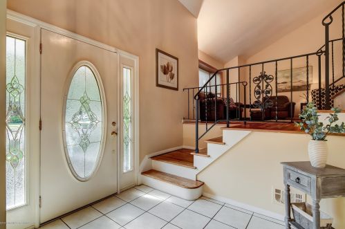 1 Morris Ct, Morganville, NJ 07751-1517