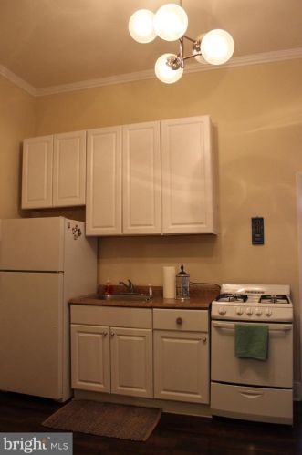 1246 Broad St, Philadelphia PA  19146-3119 exterior