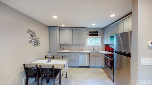 30 Hillsdale Rd, East Brunswick, NJ 08816-4318
