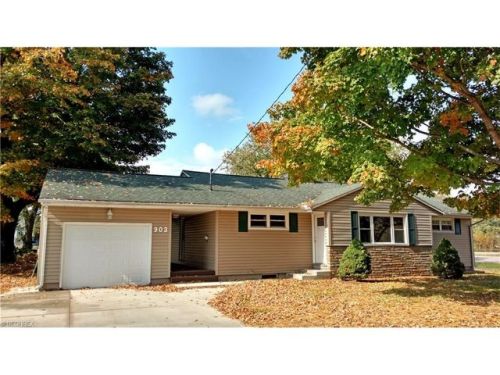 903 Leonard Ave, Belpre, OH 45714-1517