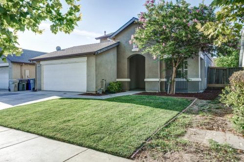2369 Fallbrook Dr, Los Banos, CA 93635-9489