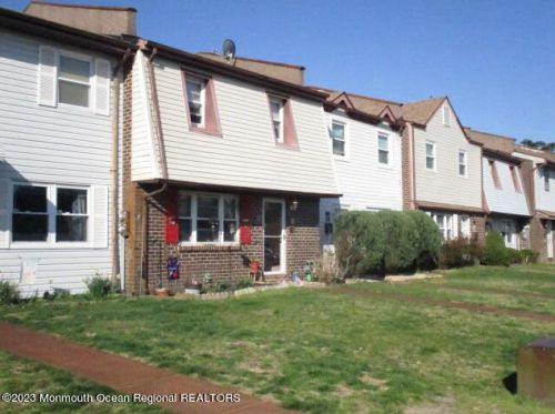 36 Greenwood Loop Rd, Bricktown, NJ 08724-1253