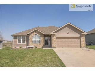 1765 Finch Dr, Tonganoxie, KS 66086-9709