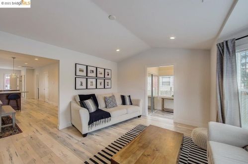8200 Iris St, Oakland, CA 94605-3465