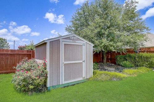 125 Sweet Gum, Uhland TX  78640-5961 exterior