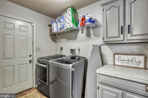 1015 Country Club Rd, Camp Hill PA  17011-1049 exterior