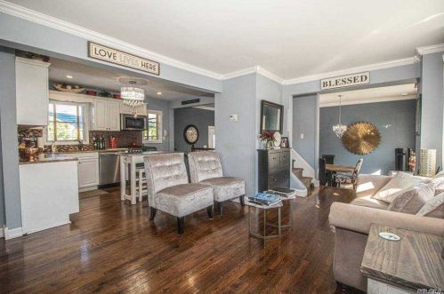 33 Leibrock Ave, North Lindenhurst, NY 11757-1825