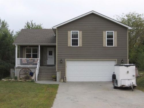 511 9th St, Chapman, KS 67431-9563