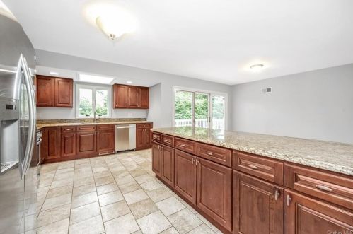 16 Bonwit Rd, Rye Brook NY  10573-1936 exterior