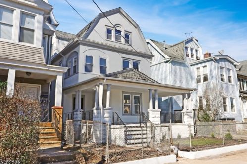 1045 Hunterdon St, Newark NJ  07112-2412 exterior