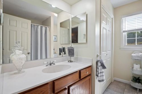 80 Settlers Ridge Rd, Milford CT  06460-3772 exterior