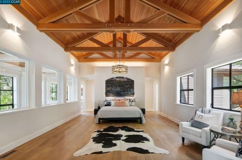 9 Berrybrook Holw, Orinda, CA 94563-1300