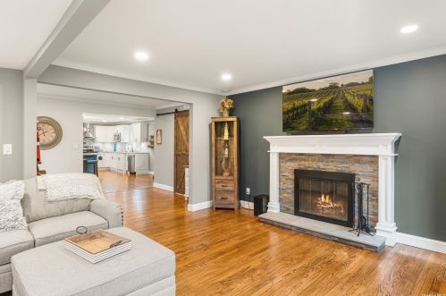 26 Patchogue Rd, Scotts Beach NY  11789-1422 exterior