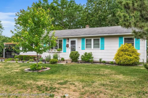 10 Sanford Rd, Bricktown NJ  08724-7134 exterior