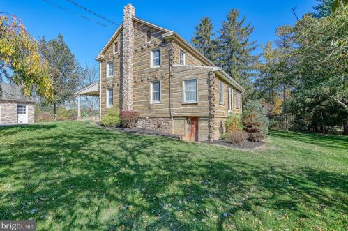 7455 Hillside Dr, Spring Grove PA  17362-8555 exterior