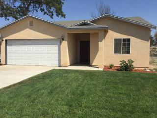 344 D St, Tulare CA  93274-5121 exterior
