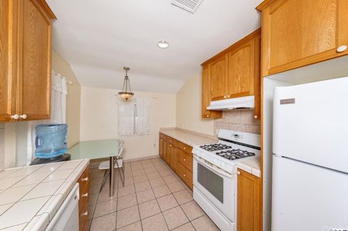 17536 Saticoy St, Van Nuys CA 91406-2333 exterior