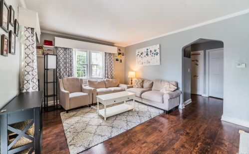1318 Terrace Blvd, New Hyde Park, NY 11040-3931