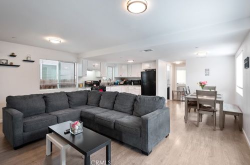 2032 Piru St, Compton CA  90222-3525 exterior