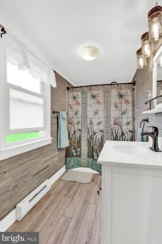 3243 Galen Hall Rd, Swartzville PA  17569-9580 exterior