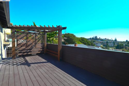 2400 Prosperity Way, San Leandro CA  94578-1124 exterior