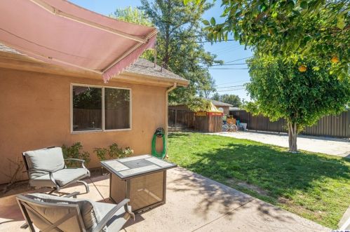 17536 Saticoy St, Van Nuys CA 91406-2333 exterior