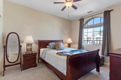 9872 Winkle Cir, Elk Grove CA  95757-6276 exterior