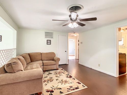 396 Collins St, Umatilla FL  32784-8387 exterior