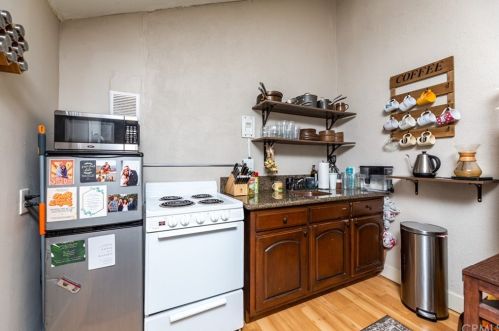 11801 La Serna Dr, Whittier CA  90604-3250 exterior