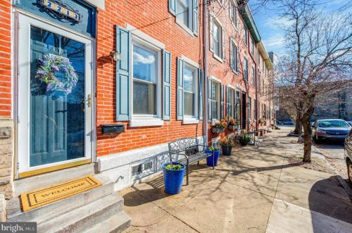 2213 Aspen St, Philadelphia, PA 19130-2605