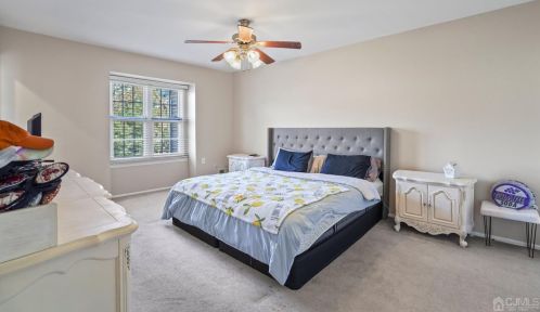 35 Heritage Ln, Perth Amboy NJ  08863-1464 exterior