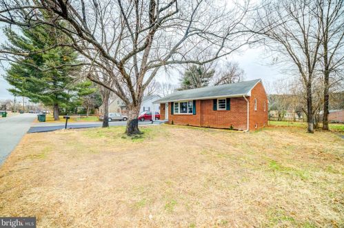 1905 Pollock St, Fredericksburg, VA 22405-3210