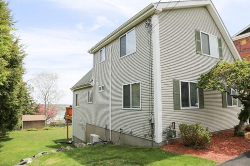 853 Boston Neck Rd, South Kingstown RI  02882-2904 exterior