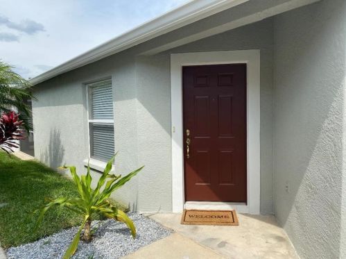 19317 Weymouth Dr, Land O Lakes FL  34638-7717 exterior